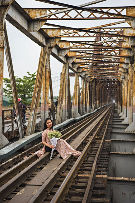 La passione degli asiatici per le fotografie nei luoghi più improbabili