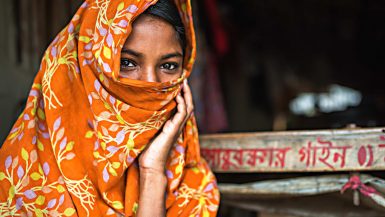 Durante la nostra esperienza di viaggio in Bangladesh abbiamo incontrato e fotografato bellissime ragazza dagli occhi profondi
